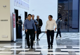 襄阳五中校长李天艳到我校参观访问，就进一步合作进行了充分的交流